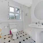 Spacious Coastal With Games - Sleeps 10 Casa vacanze
