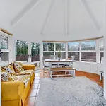 Spacious Coastal With Games - Sleeps 10 Casa vacanze