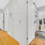 Spacious Coastal With Games - Sleeps 10 *