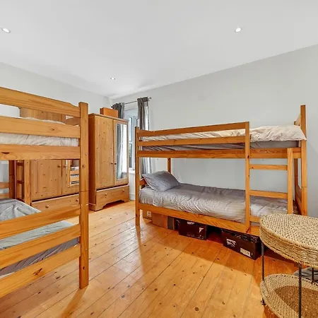 別荘 Spacious Coastal With Games - Sleeps 10 *