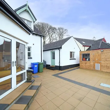 Сasa de vacaciones Spacious Coastal With Games - Sleeps 10