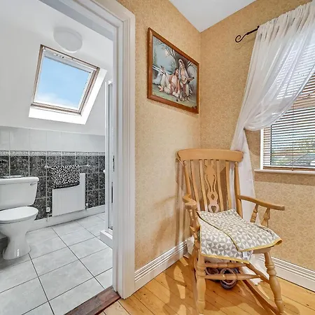 Spacious Coastal With Games - Sleeps 10 Rathmullan