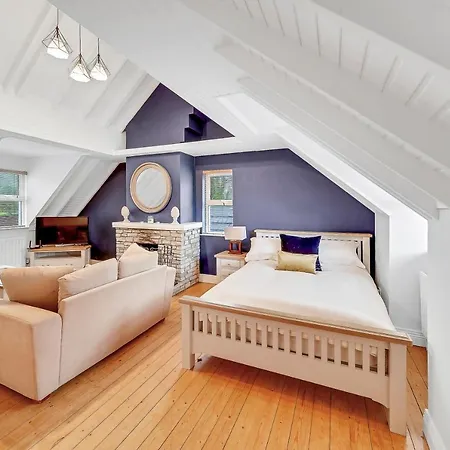 Сasa de vacaciones Spacious Coastal With Games - Sleeps 10 Rathmullan