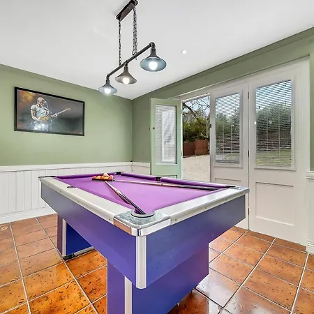 Nyaraló Spacious Coastal With Games - Sleeps 10 Rathmullan