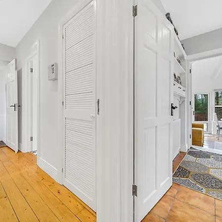 Spacious Coastal With Games - Sleeps 10 *