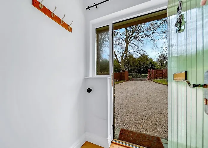 Spacious Coastal With Games - Sleeps 10