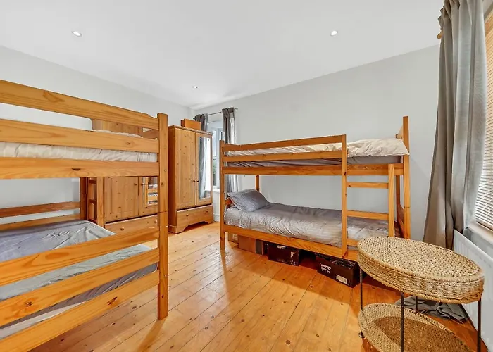 Semesterbostad Spacious Coastal With Games - Sleeps 10 *