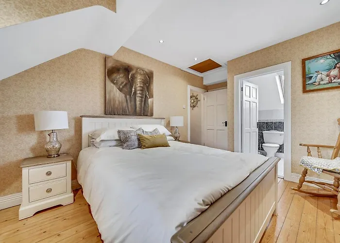 度假居 Spacious Coastal With Games - Sleeps 10 *