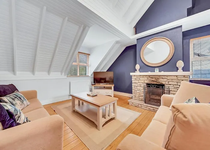 Spacious Coastal With Games - Sleeps 10 *