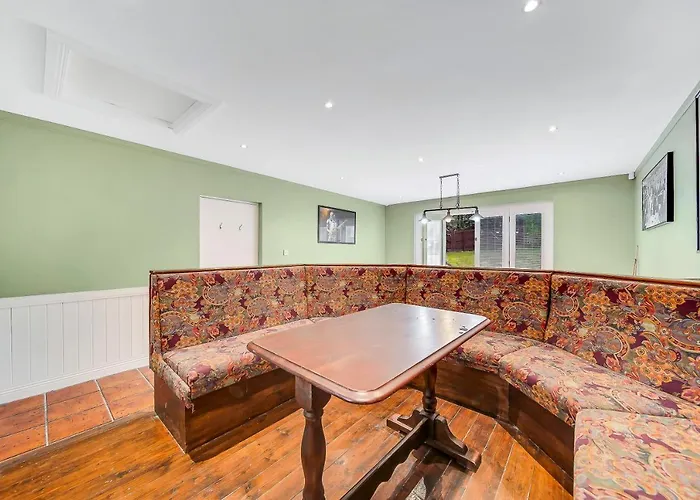 Spacious Coastal With Games - Sleeps 10 Rathmullan