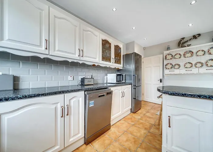 Spacious Coastal With Games - Sleeps 10 Semesterbostad *