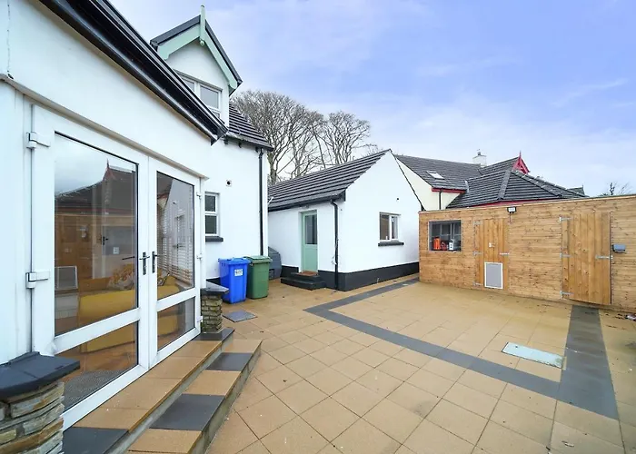 Semesterbostad Spacious Coastal With Games - Sleeps 10
