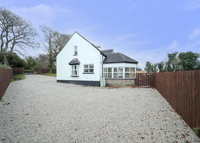 Spacious Coastal With Games - Sleeps 10 * Rathmullan