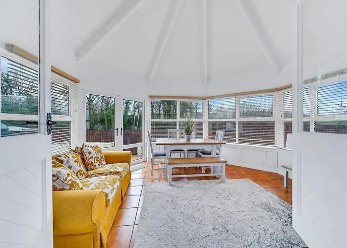 Spacious Coastal With Games - Sleeps 10 Semesterbostad